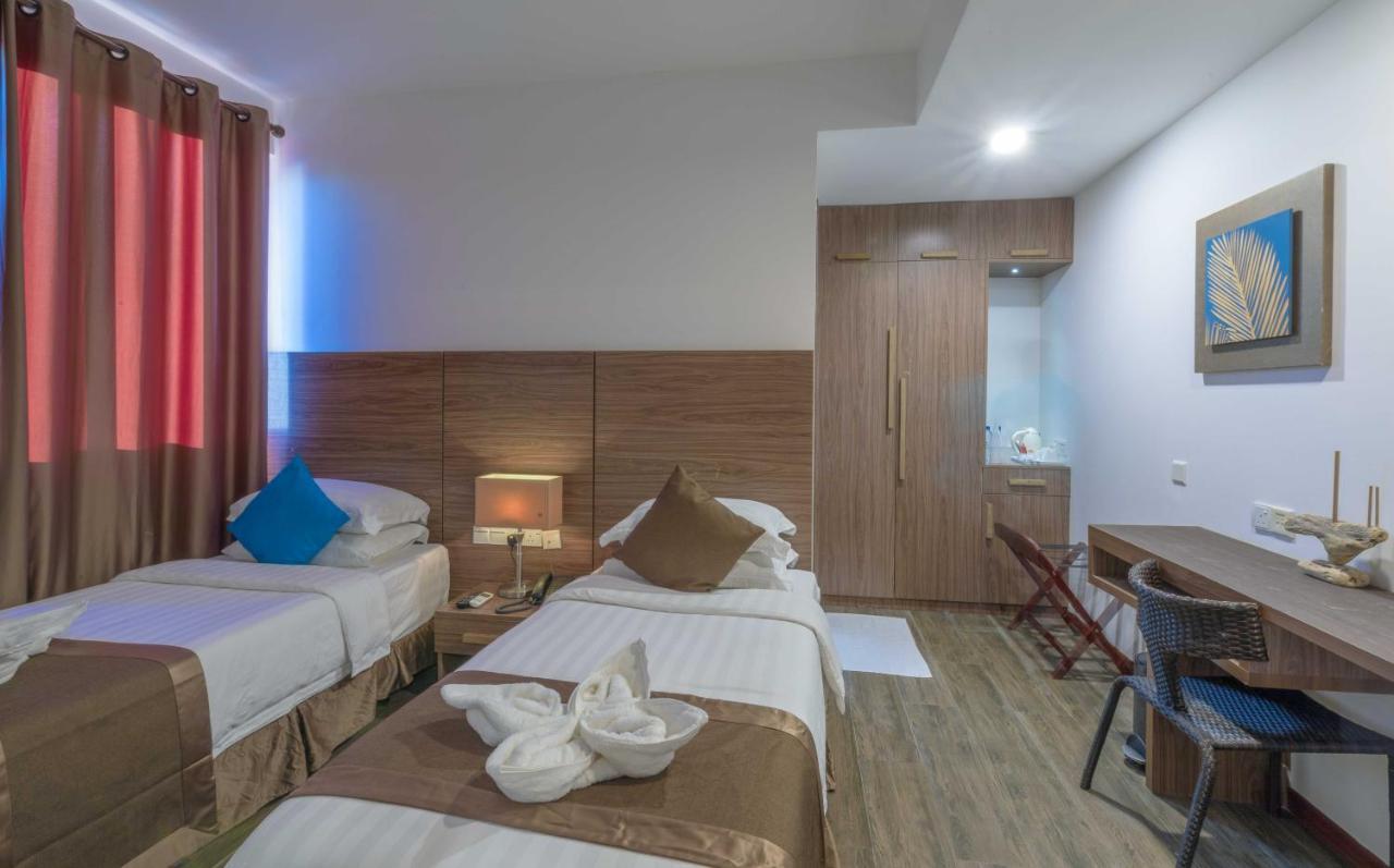 Aquzz & - Maldives